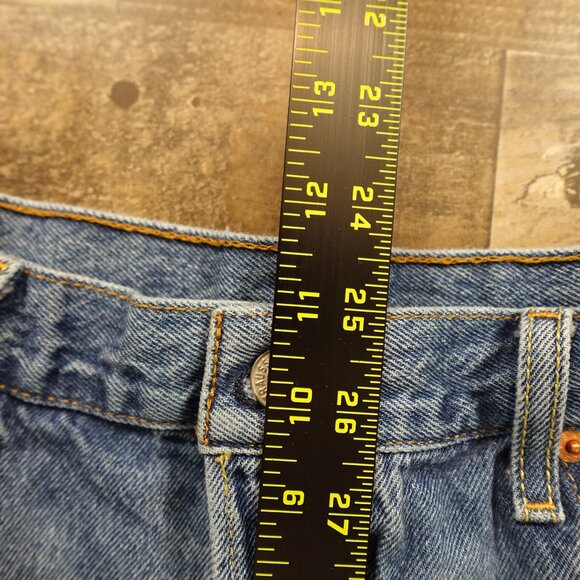 Levi’s 501 Premium Cutoff Denim Shorts Women’s W32 Medium Wash Raw Hem - Picture 6 of 13